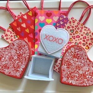 NWOT Valentine Gift Wrapping